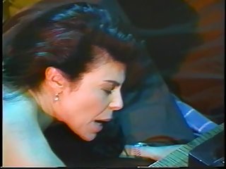傲慢的派对与角质女同志在炎热